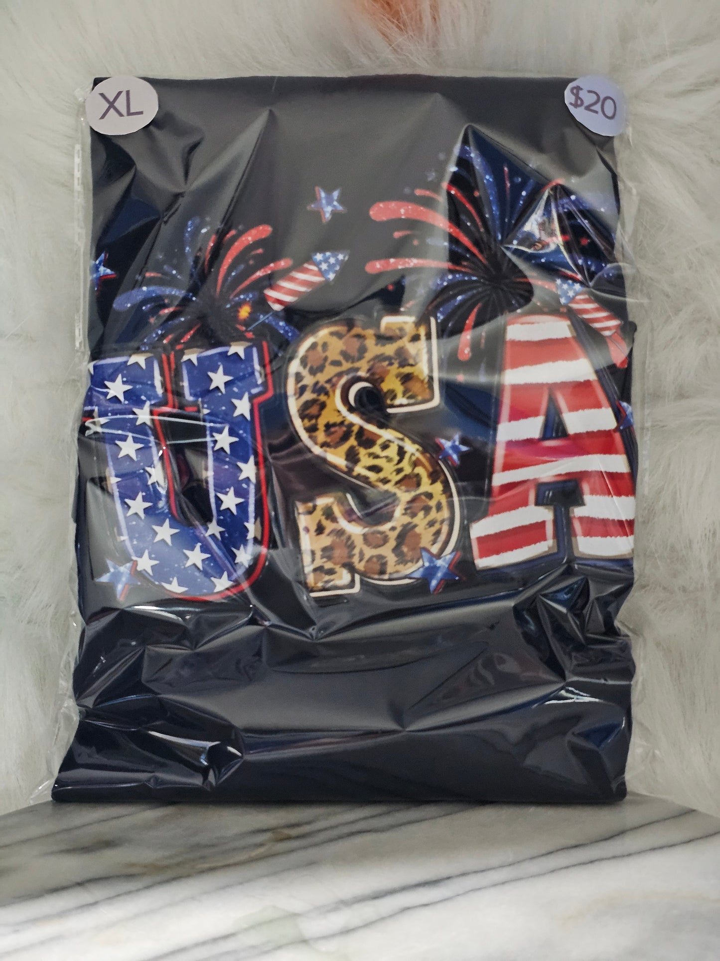 Size XL 100% cotton Black USA Tshirt