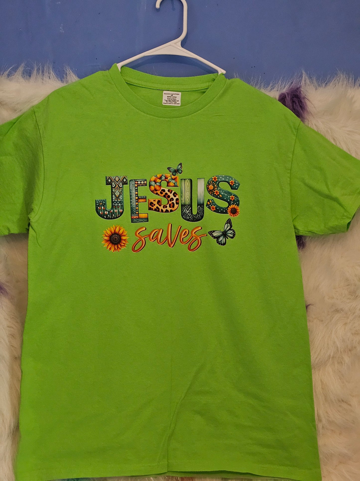 Size M 100% cotton light green Jesus saves Tshirt