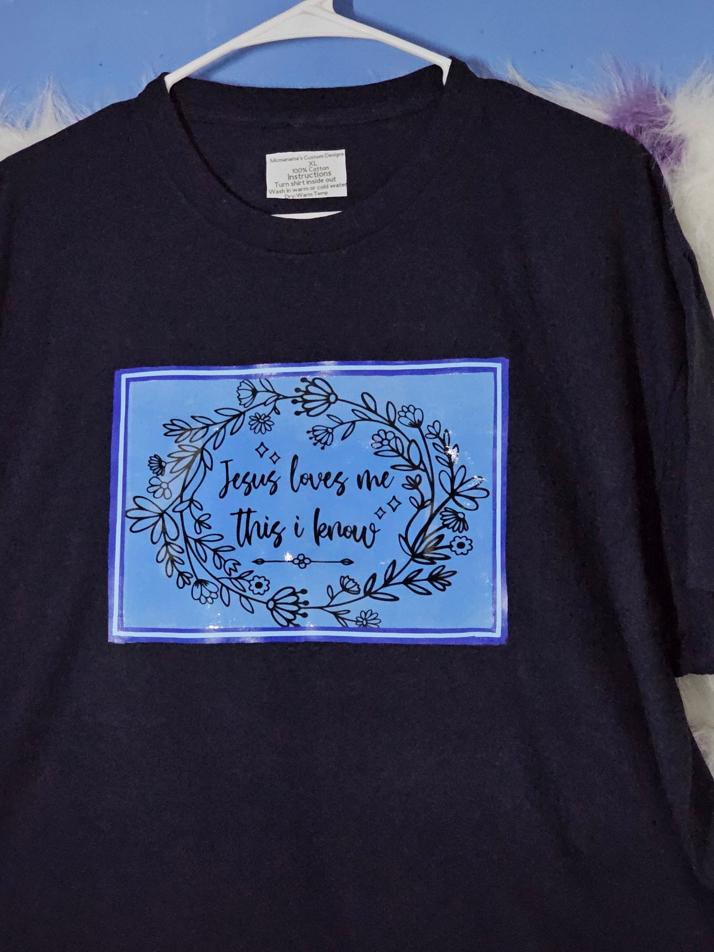 Jesus loves me black T-Shirt