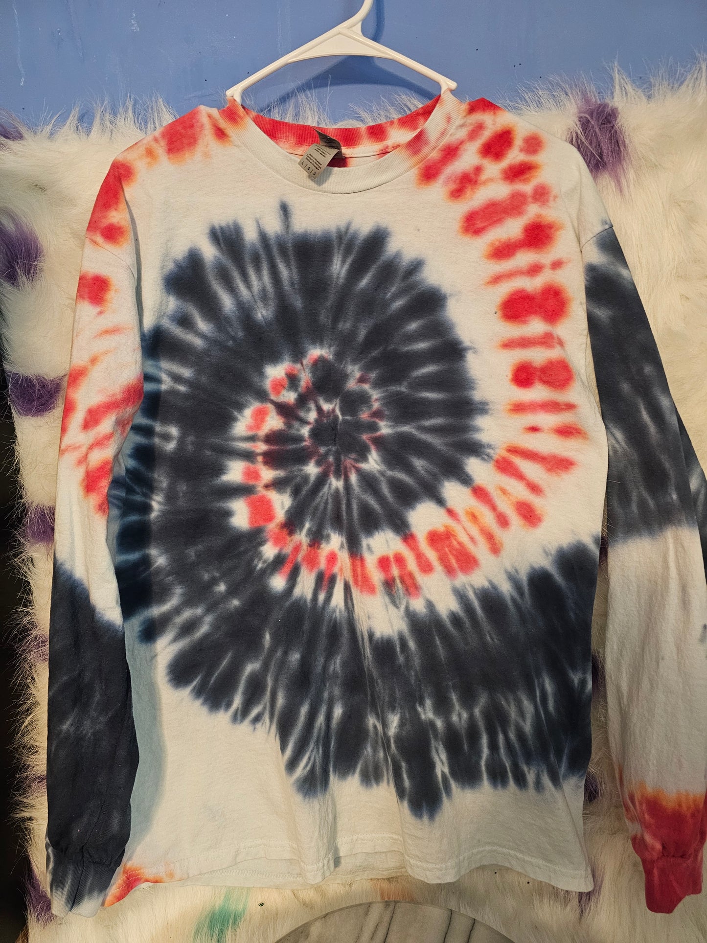 Size L 100%cotton black, red and white tie dye Tshirt