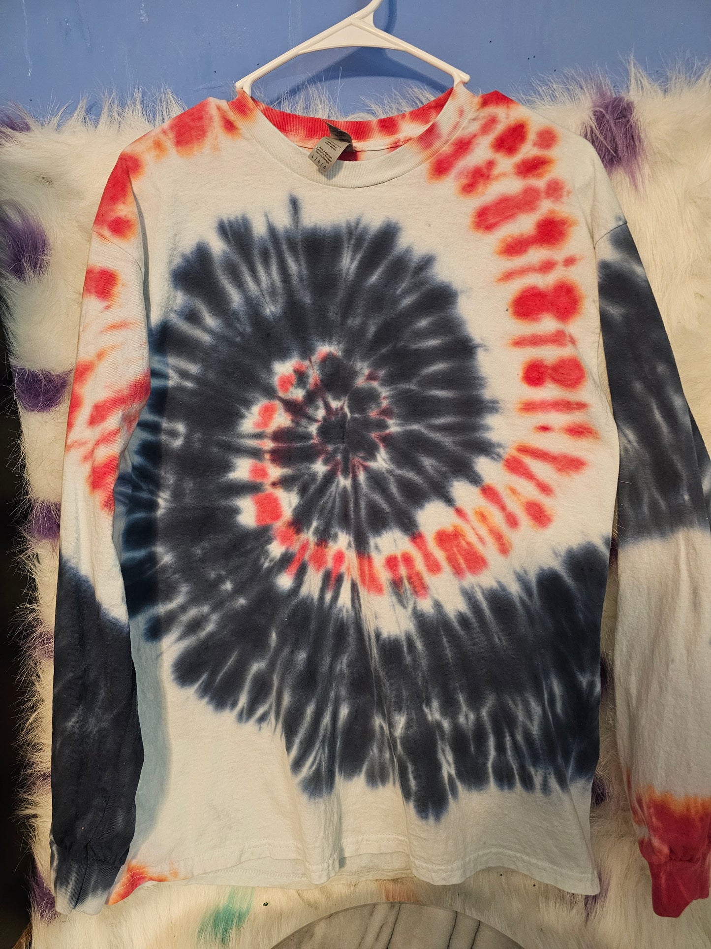 Size L 100%cotton black, red and white tie dye Tshirt
