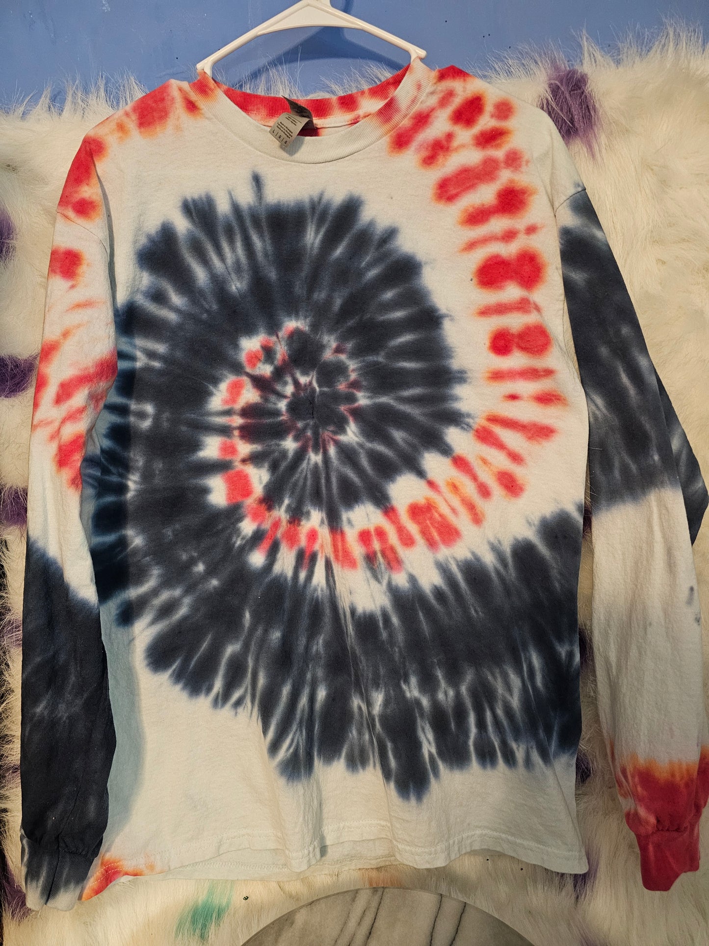 Size L 100%cotton black, red and white tie dye Tshirt