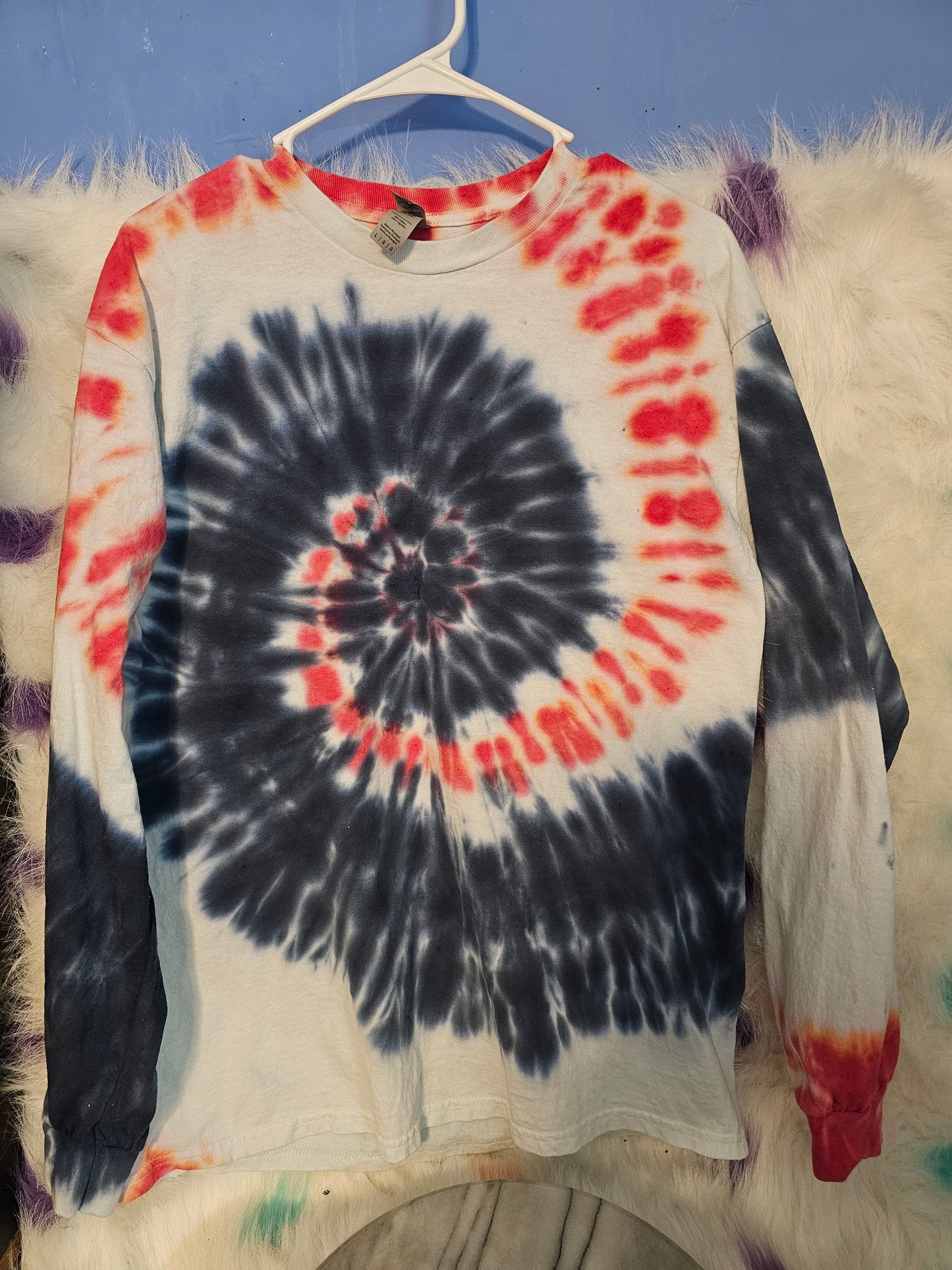 Size XL 100% cotton tie dye black,red and white Tshirt