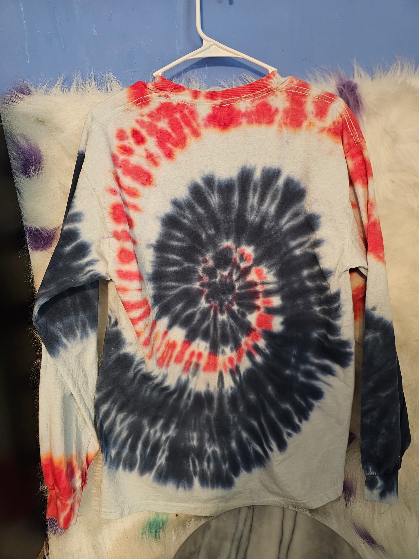 Size L 100%cotton black, red and white tie dye Tshirt