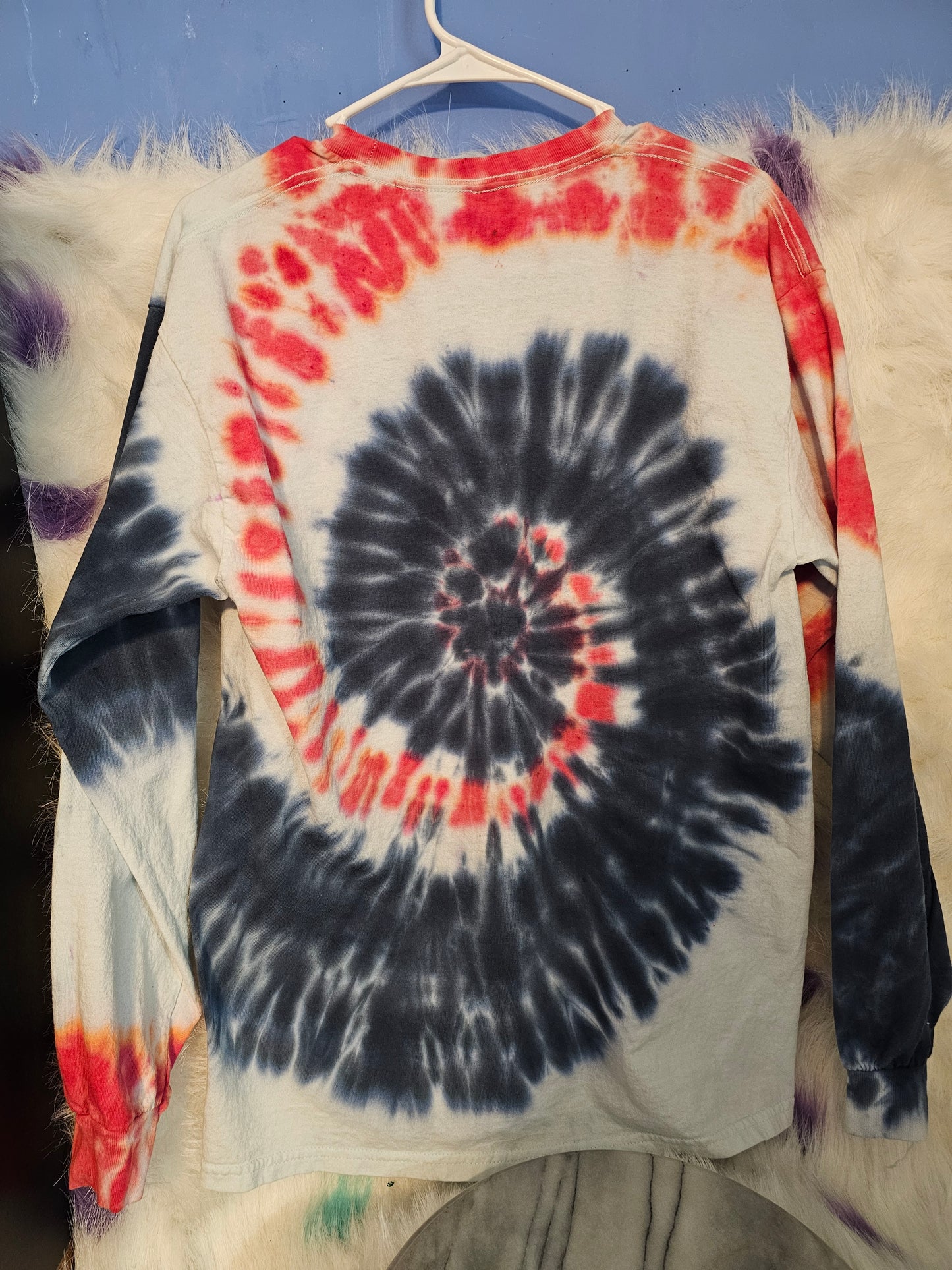 Size L 100%cotton black, red and white tie dye Tshirt
