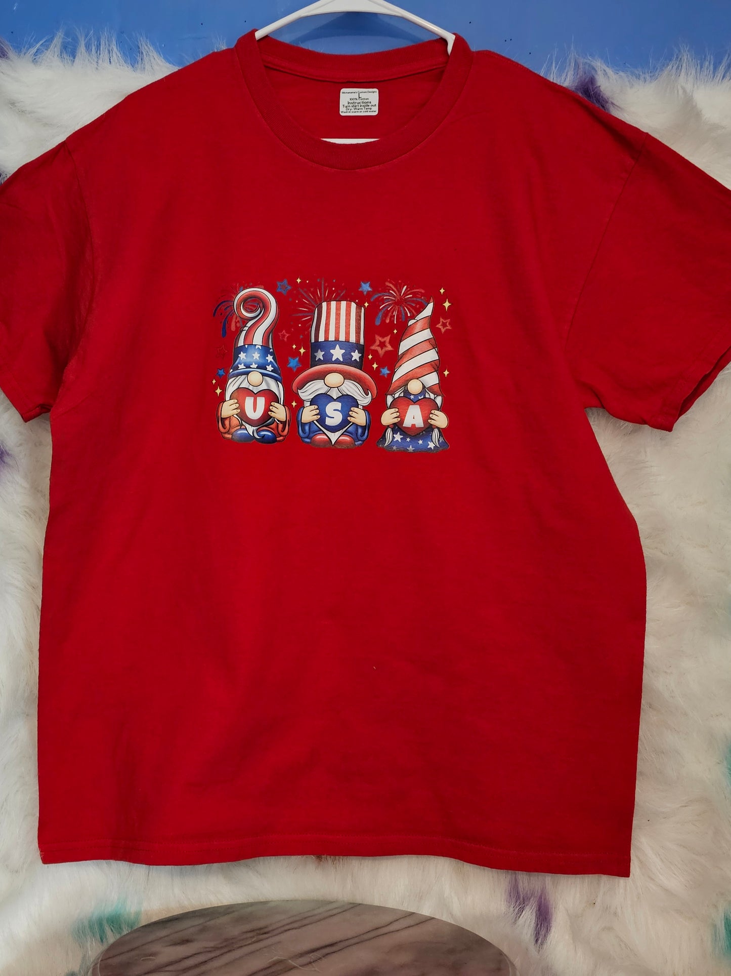 Size L 100% cotton Red Gnome USA Tshirt