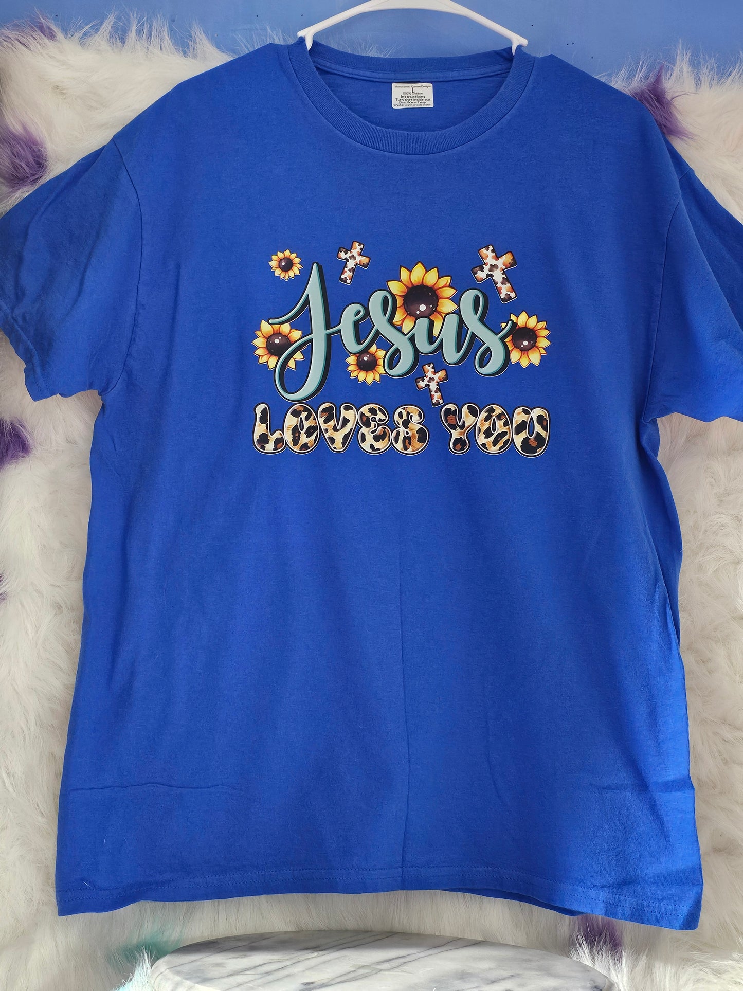 Size L 100% cotton blue Jesus loves you Tshirt
