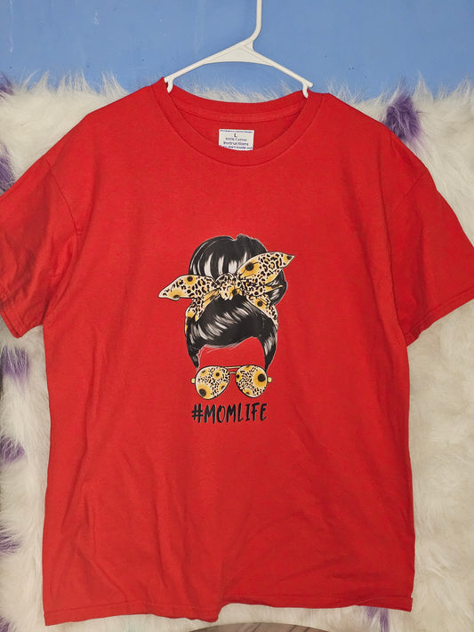 Size L 100% cotton Red Momlife Tshirt