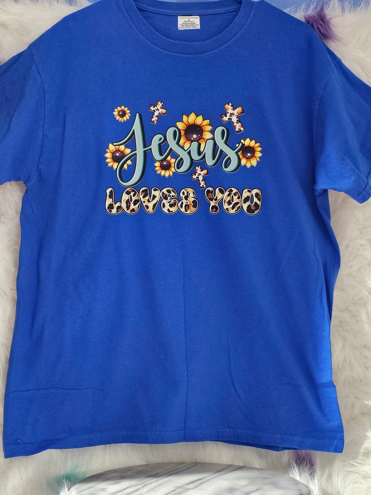 Size L 100% cotton blue Jesus loves you Tshirt