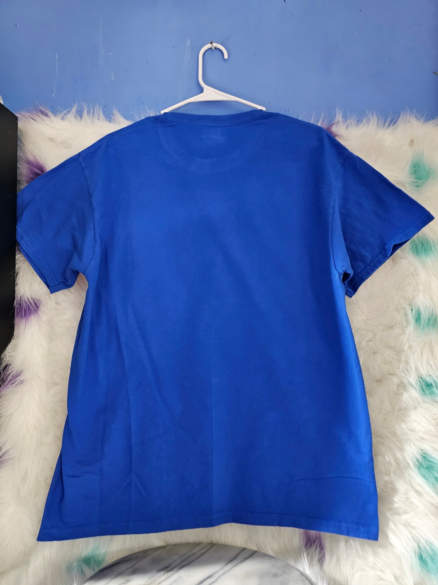 Size L 100% cotton blue Jesus loves you Tshirt