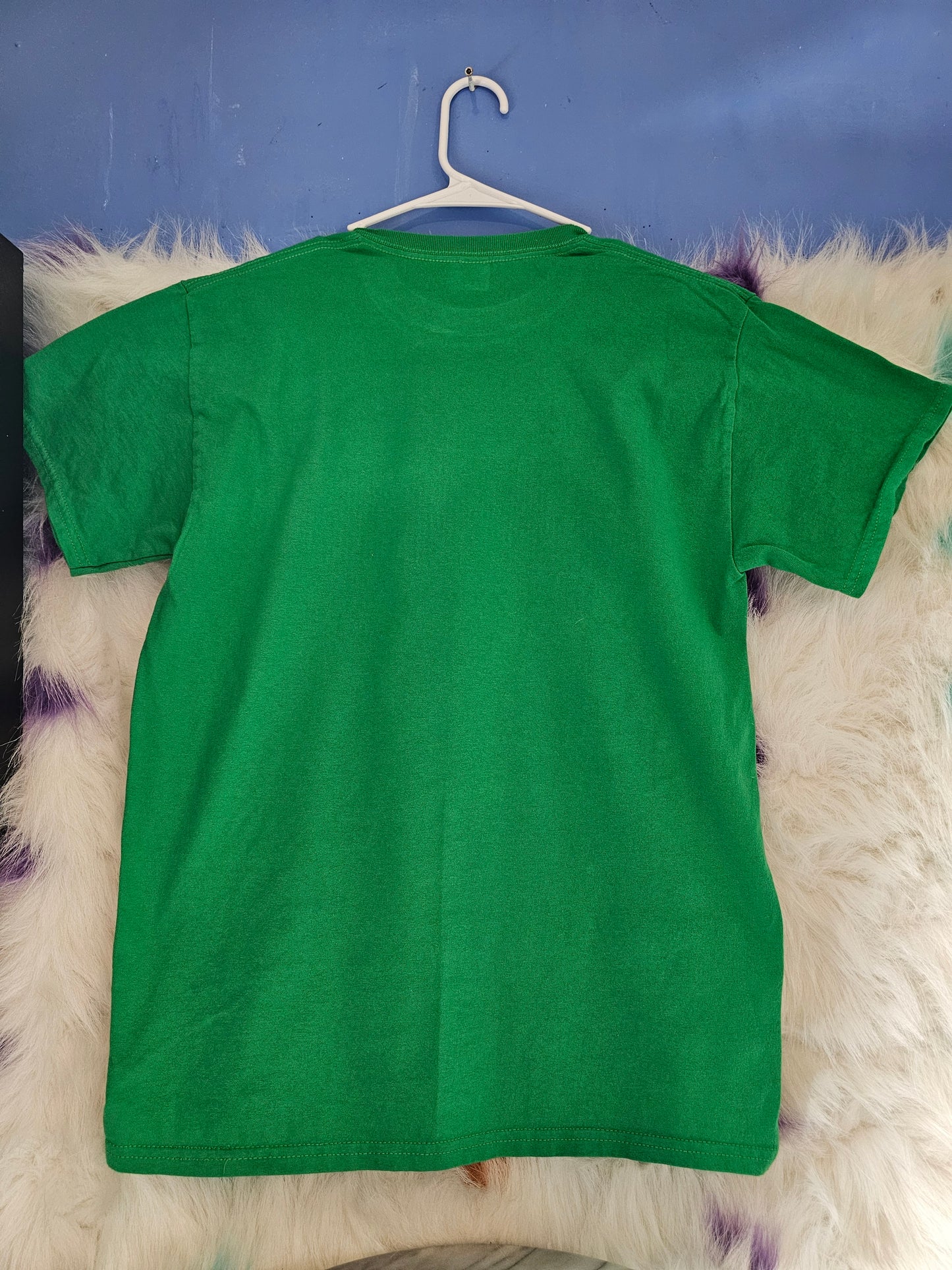 Size M 100% cotton Green Peace,Love and Christmas Tshirt