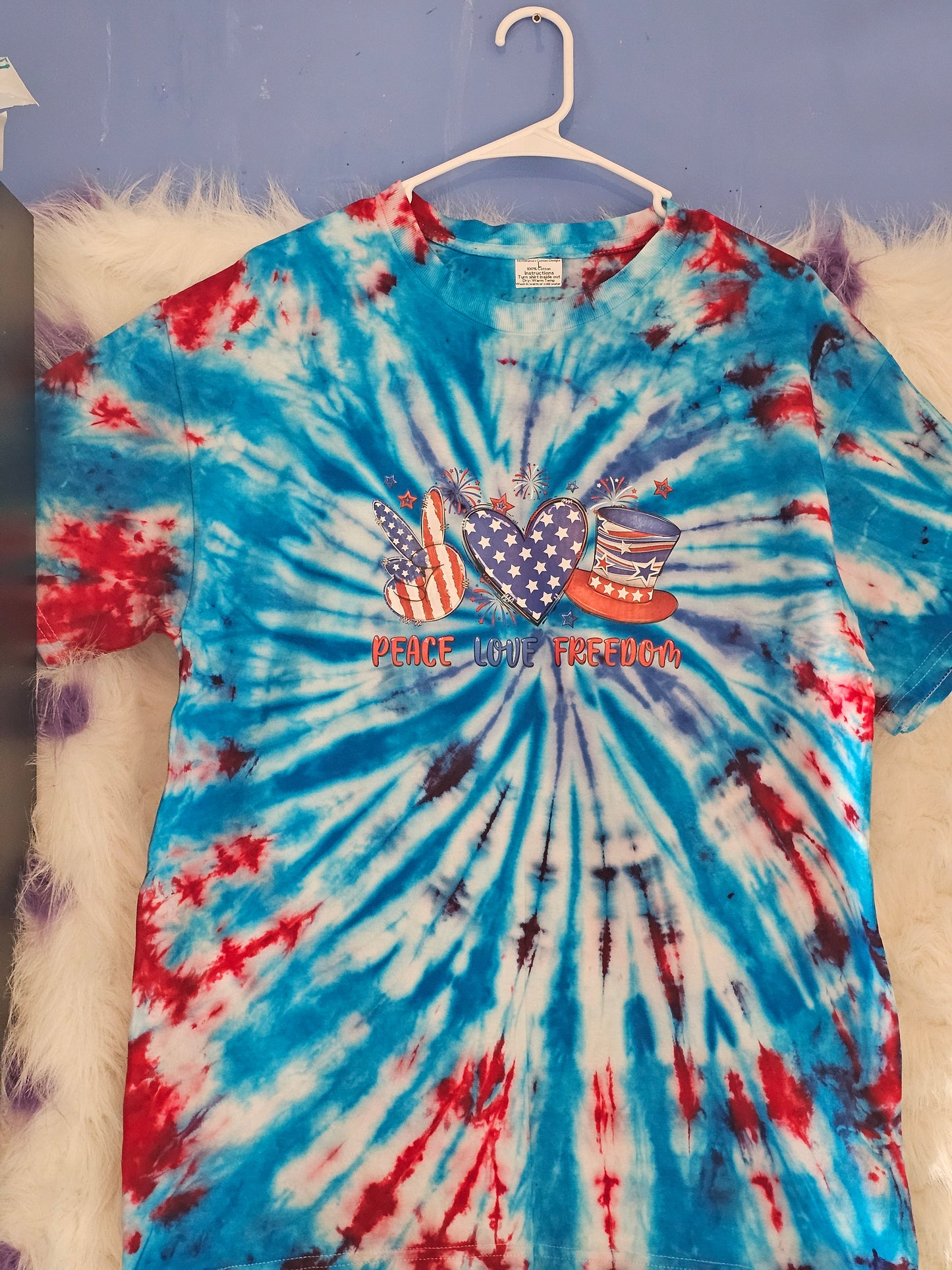 Size L 100% cotton tye dye Peace,Love and freedom Tshirt