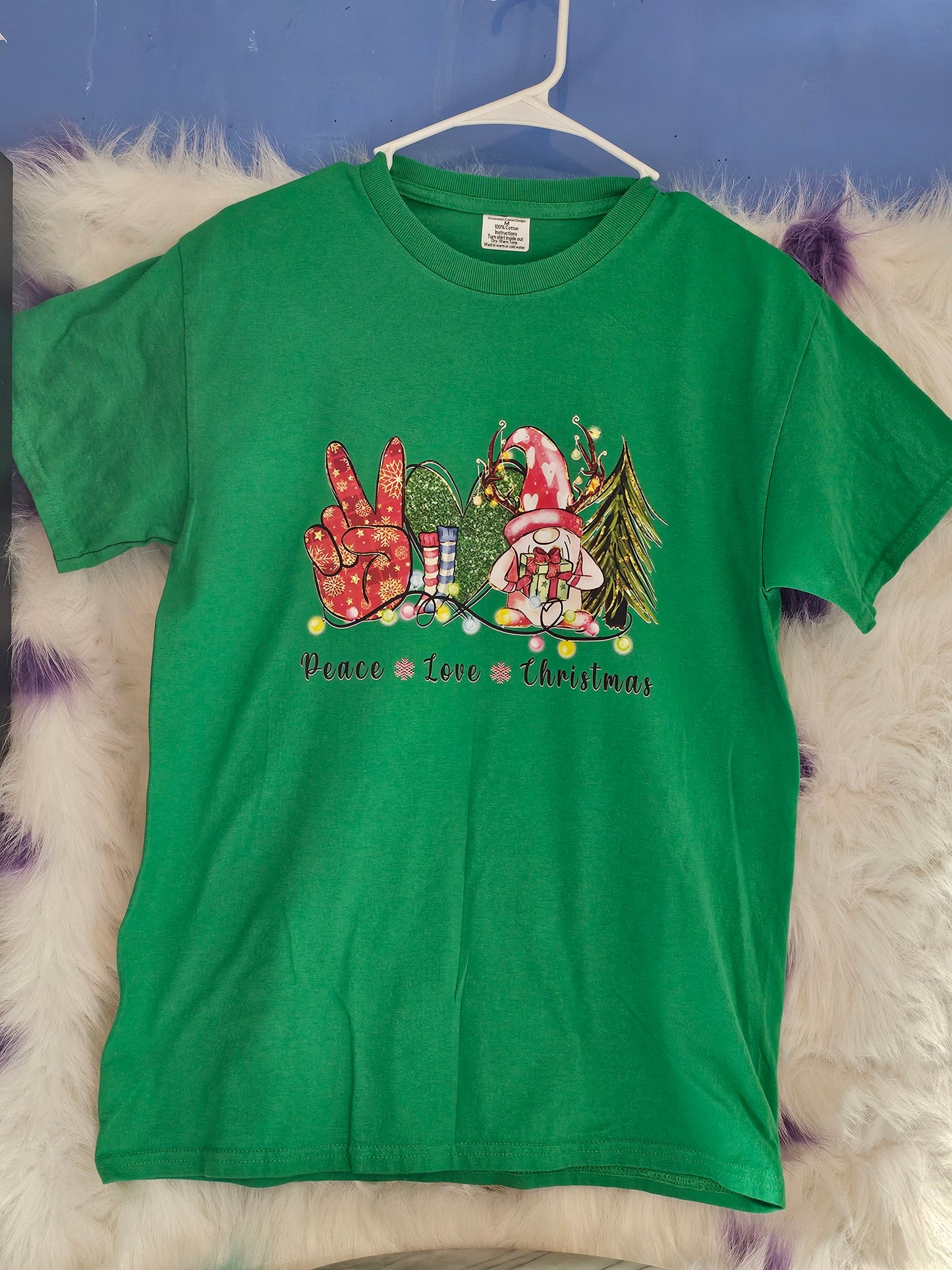 Size M 100% cotton Green Peace,Love and Christmas Tshirt