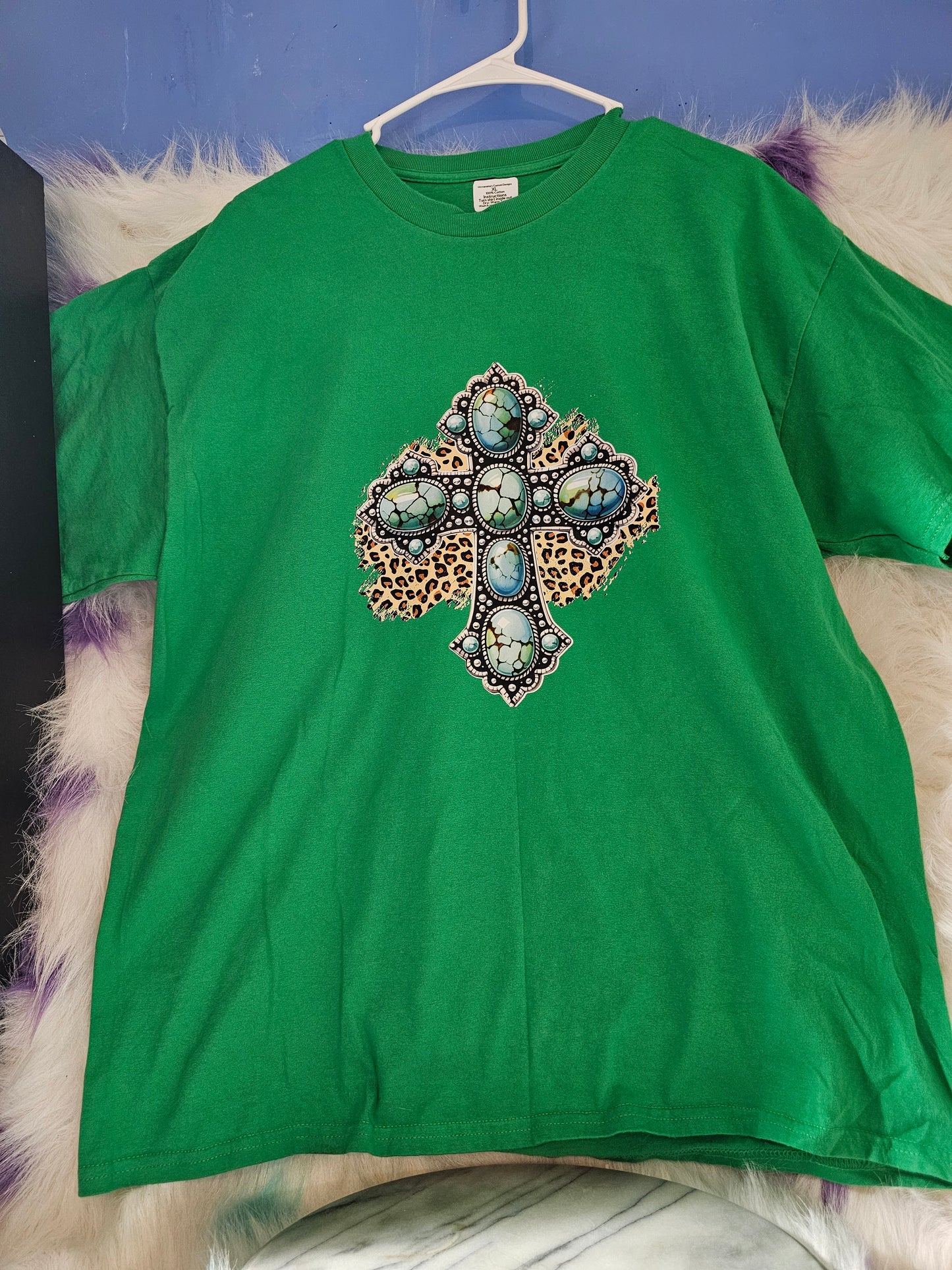 Size XL 100% cotton Green cross Tshirt